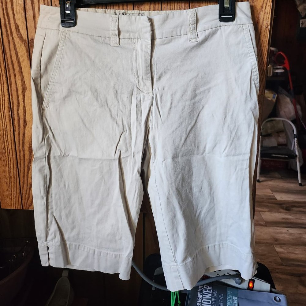 NEW YORK & COMPANY WOMEN'S BERMUDA/CHINO KHAKI SHORTS ~ SIZE 4